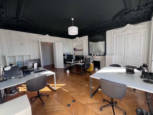 bureau 32 place Saint Georges 2.jpg